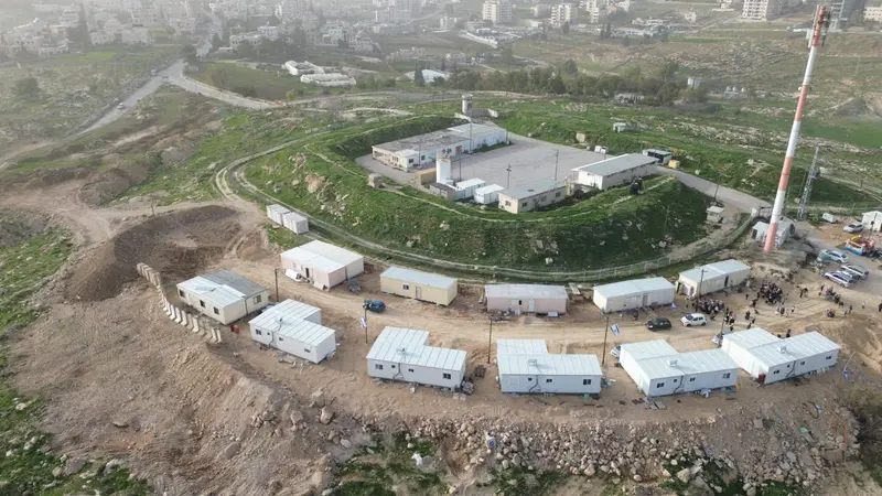 צילום אוויר של קרווני אבי"ה על הגבעה, השכונות הירושלמיות באופק